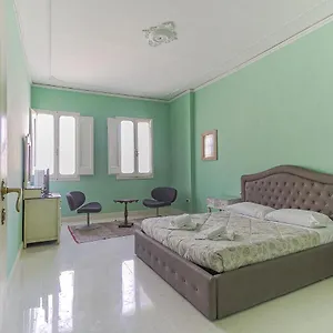 spacious-three-bedroom-apartment-on-the-arno.it-tuscanyhotel.com/